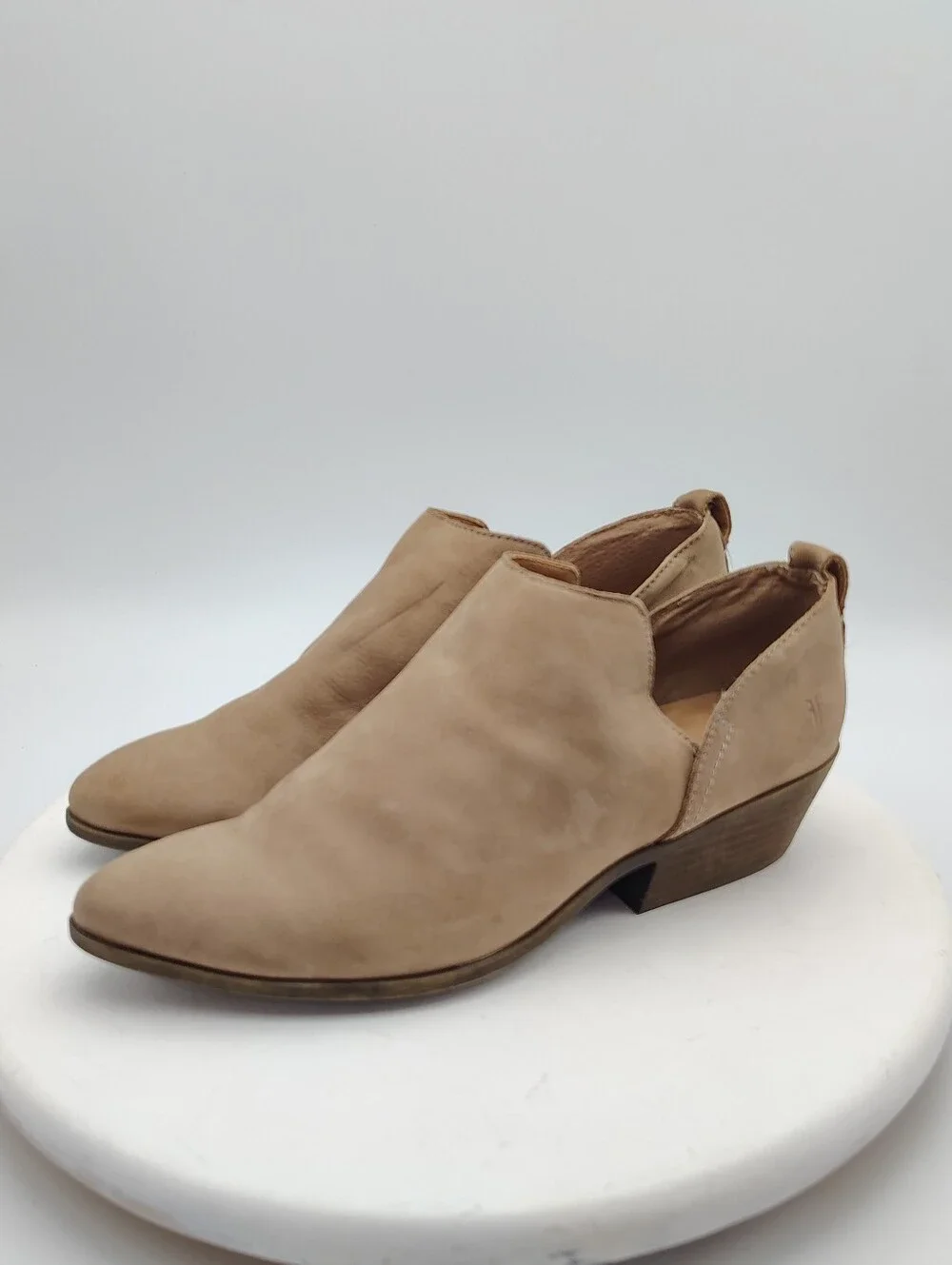New Frye Womans Leather Low Heel Ankle Western Booties Size 8.5